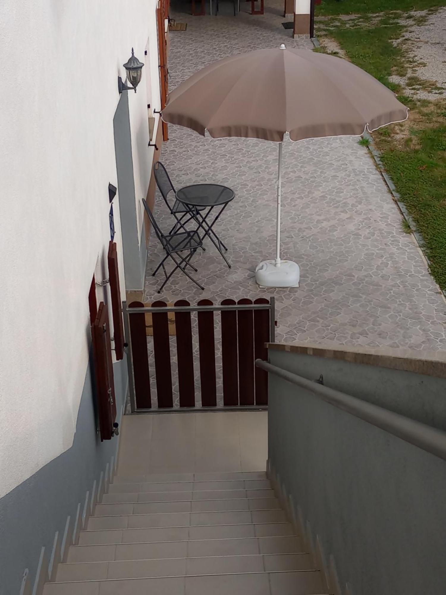 Apartmani Bartulasi Roč エクステリア 写真